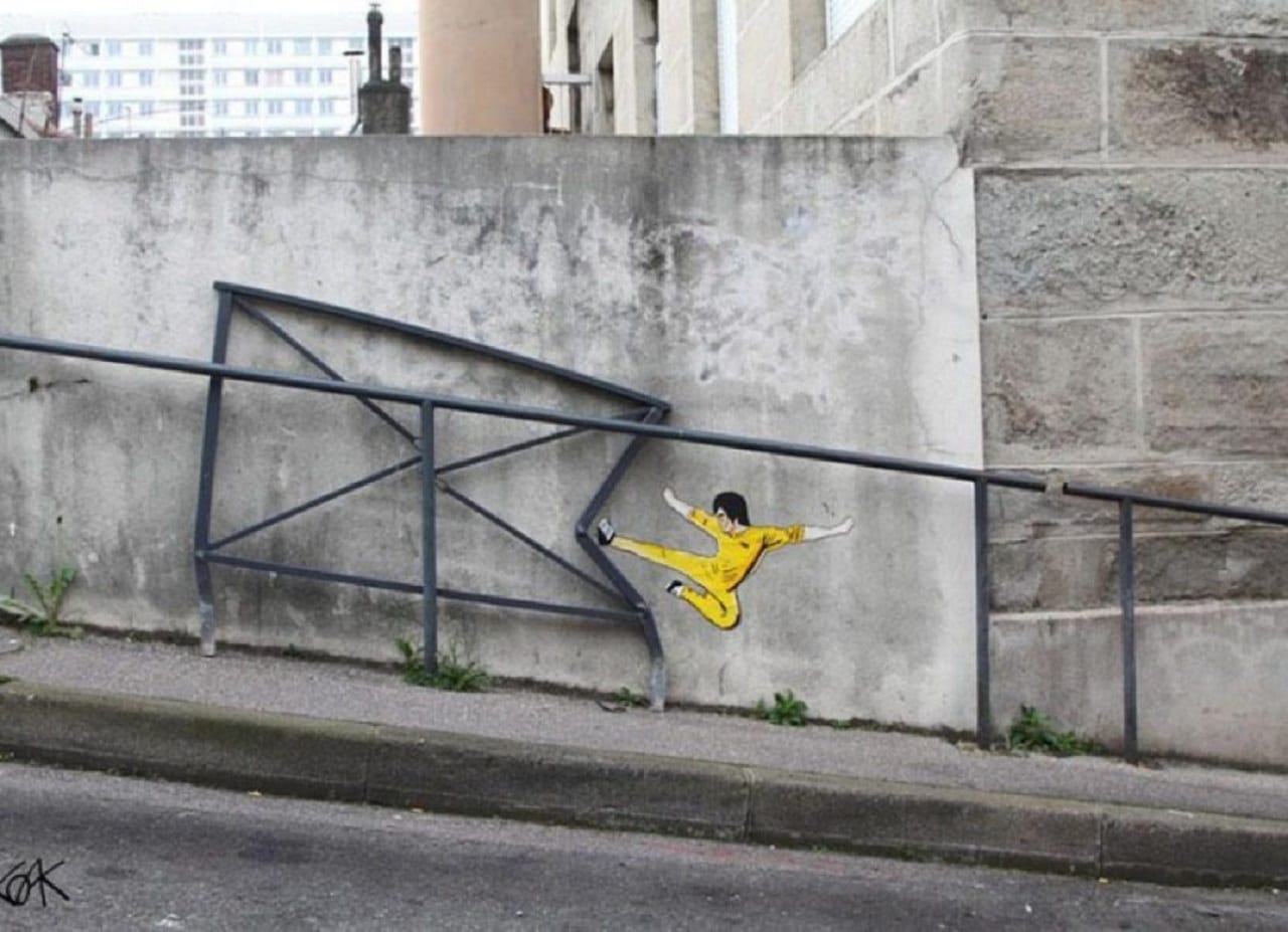 Кусочек драйва на старой стене