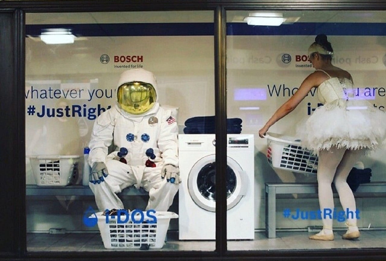 Фрики устроили маскарадную стирку в лондонском метро