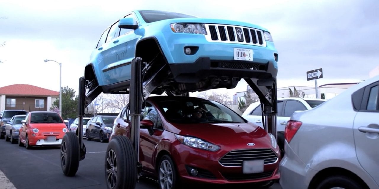 Чудо-автомобиль объезжающий любые пробки (ВИДЕО)