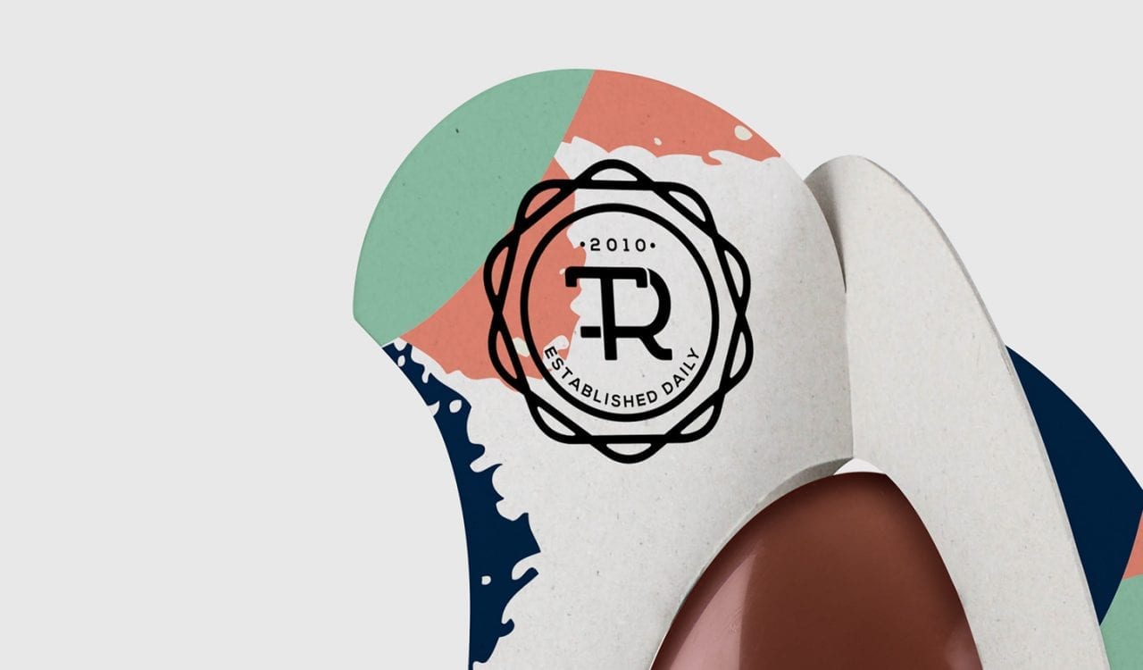 Яйцо внутри цыпленка. Оригинальный пасхальный дизайн