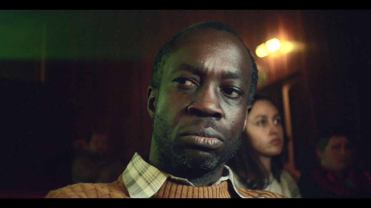 Как избавиться от неприятного соседа в кинотеатре (ВИДЕО)