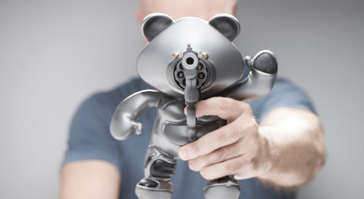 Плюшевый мишка страшнее пистолета? (ВИДЕО)