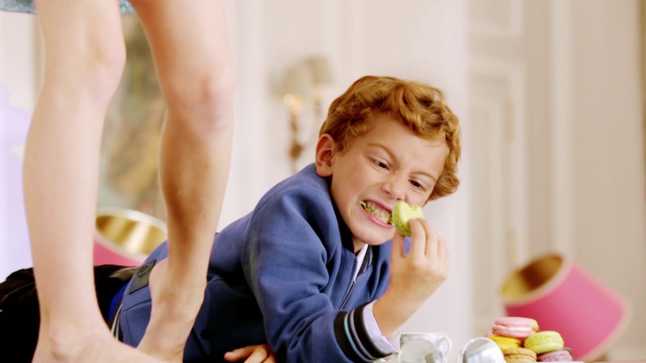 Как Алис и ее братик шалили в роскошном отеле (ВИДЕО)