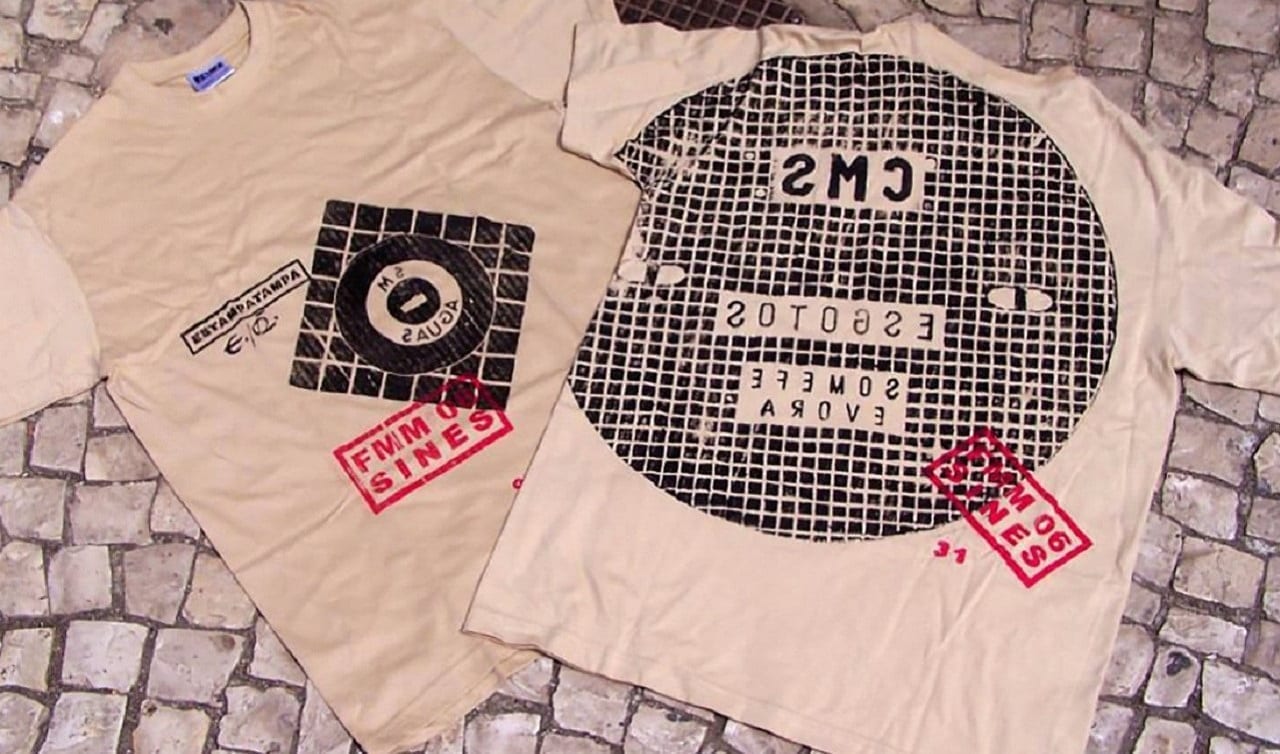 Канализационный люк на груди – это красиво!