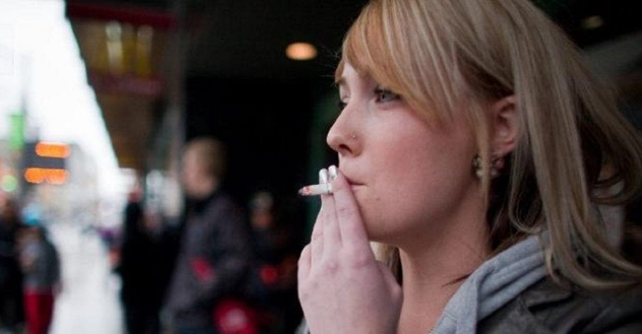 Французы стали больше курить после принятия обезличенной упаковки.