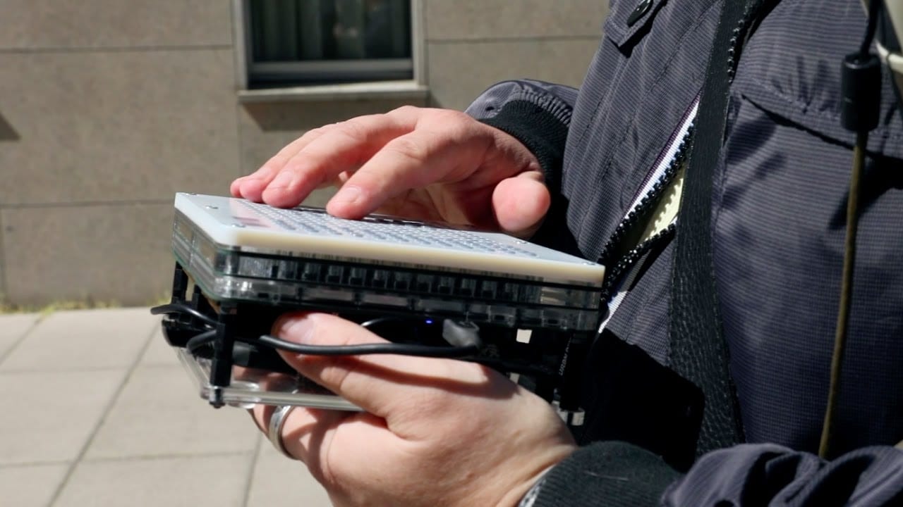 В Швейцарии создали навигатор для слепых, использующий шрифт Брайля (ВИДЕО)