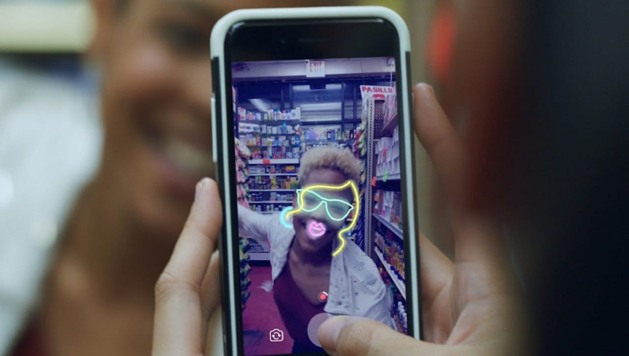 Facebook зовет люксовые бренды перемещаться в смартфоны