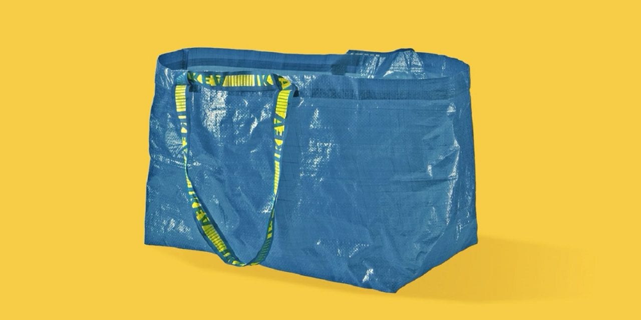 IKEA советует разрезать свою знаменитую голубую сумку (ВИДЕО)