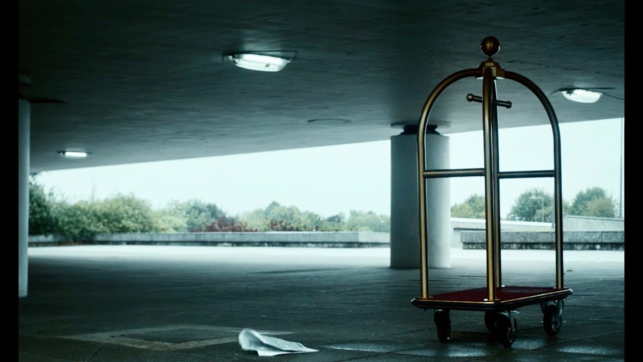 Страдания багажной тележки (ВИДЕО)