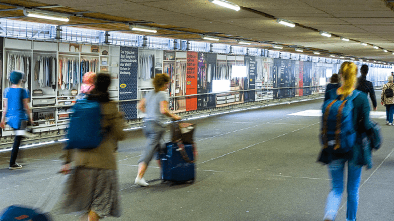 В Штуттгарте создали самый длинный гардероб (ВИДЕО)