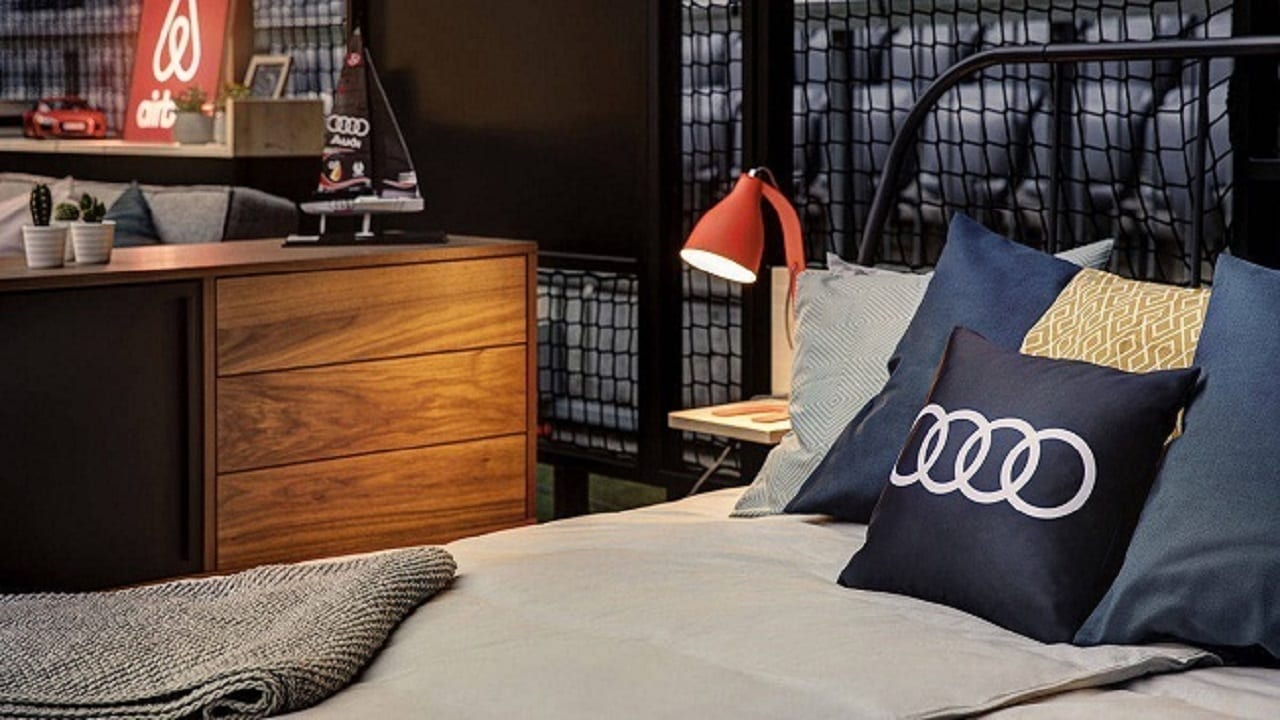 Джером Боатенг приглашает переночевать на футбольном поле (ВИДЕО)