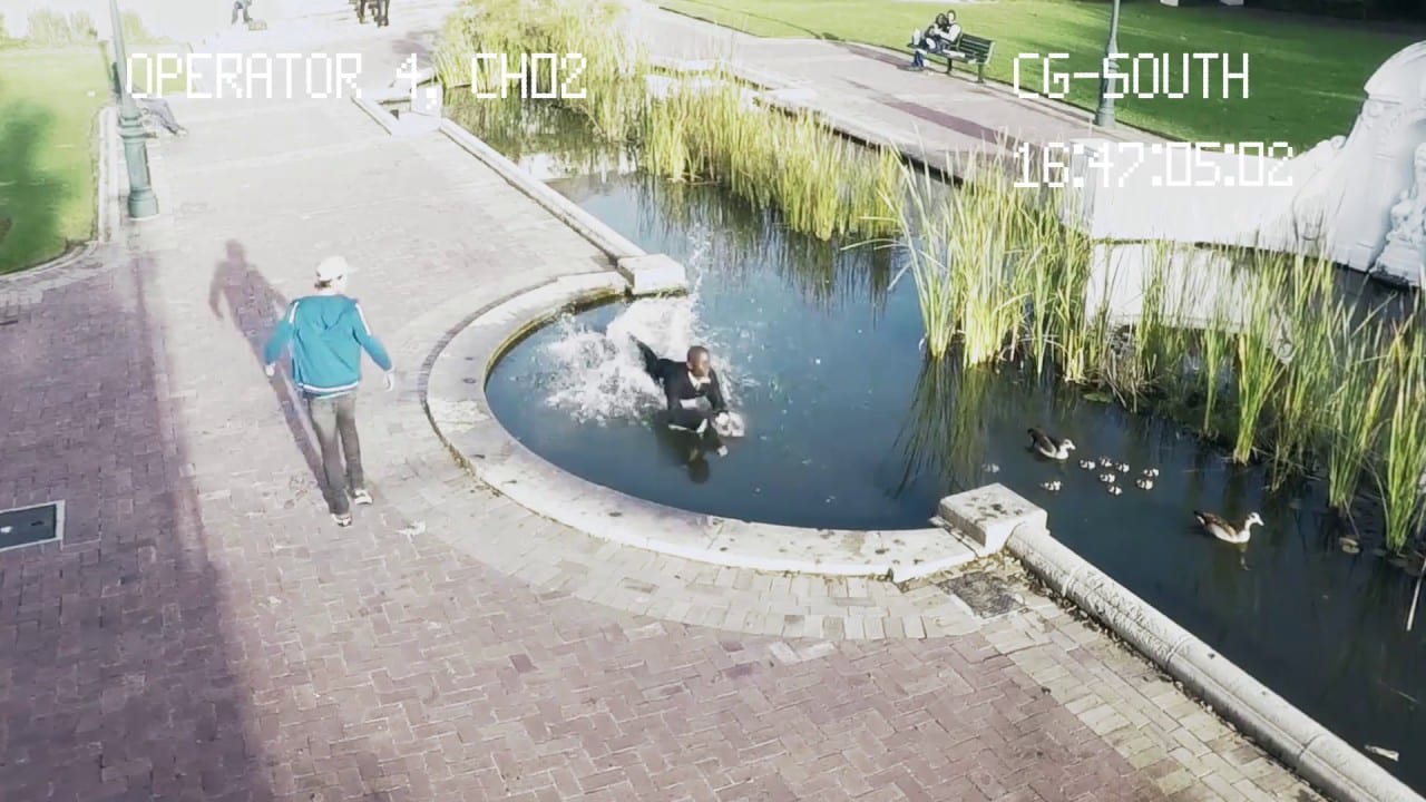 Смешно на ходу, несмешно за рулем (ВИДЕО)