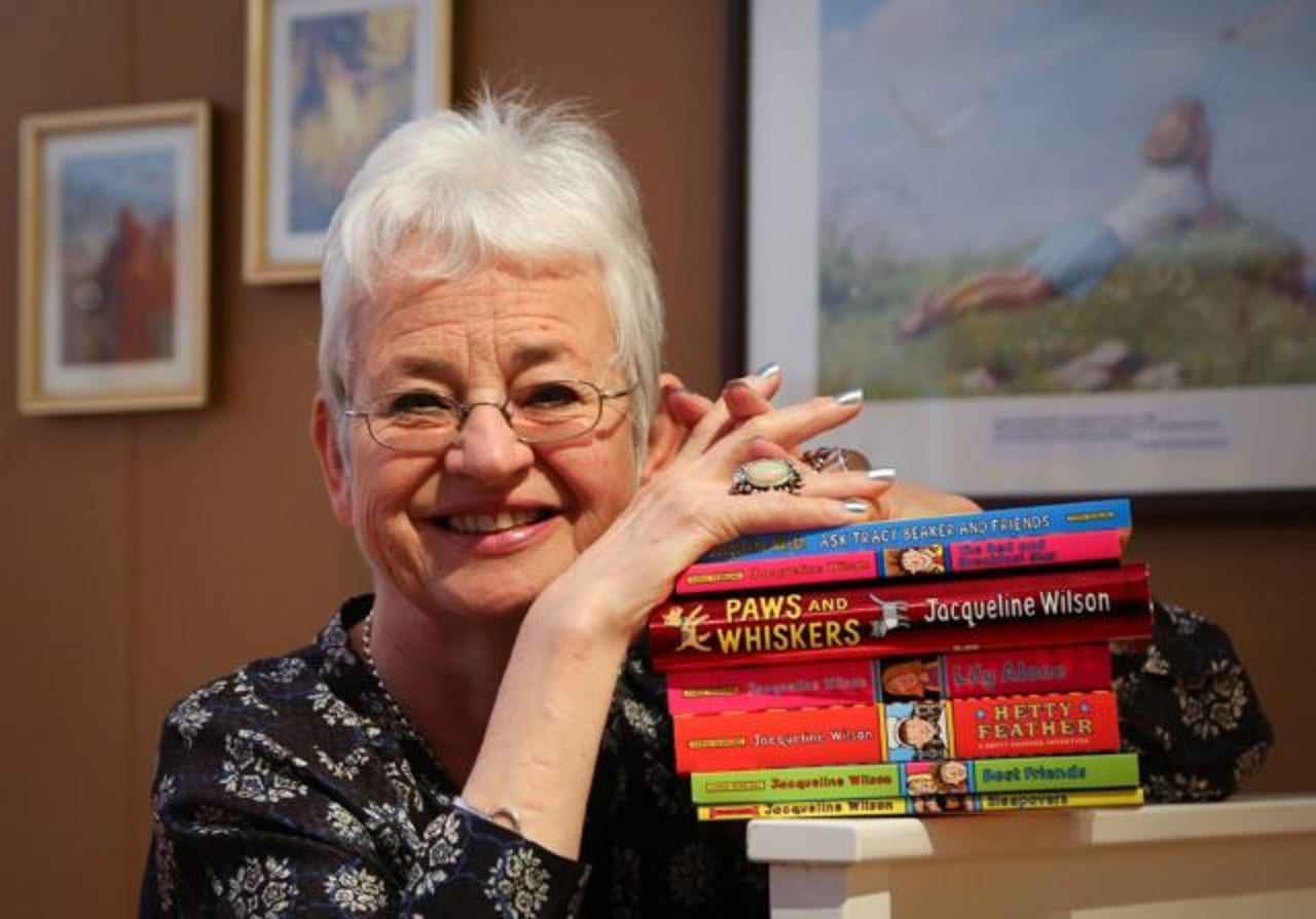 В Британии запустили летающие школьные библиотеки (ВИДЕО)