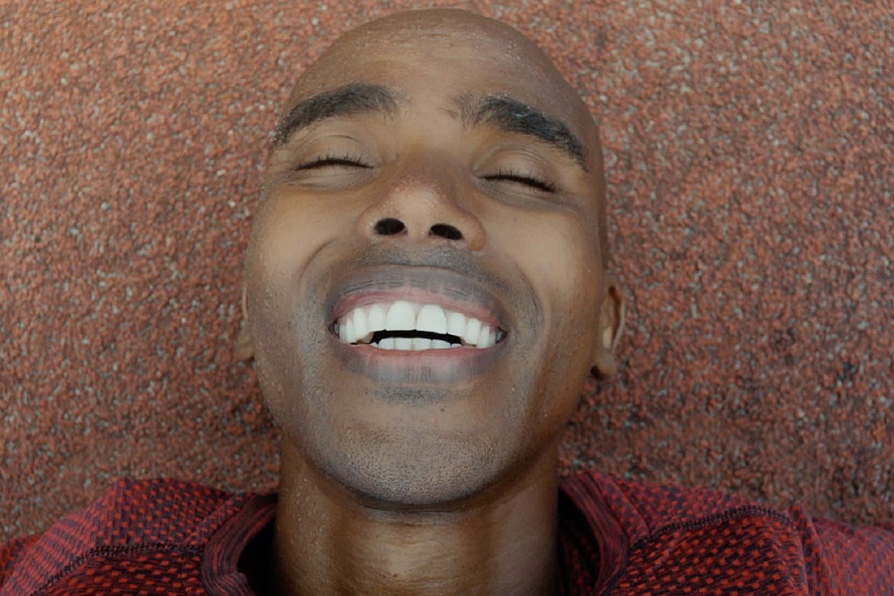 Мо Фарах рассказывает, что стоит за улыбкой Чемпиона (ВИДЕО)