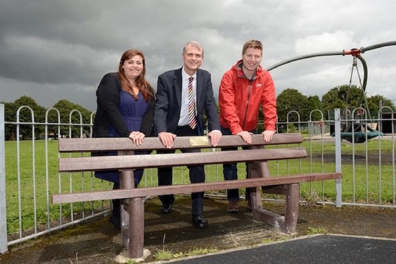 Nestle организовало производство пластиковых скамеек из бутылок