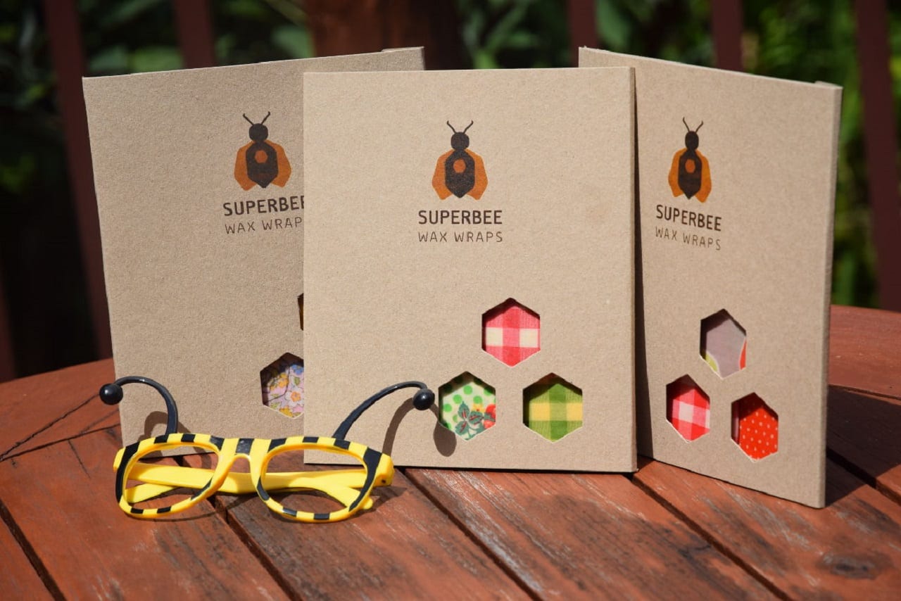 В Таиланде вместо пластиковой упаковки начали использовать воск (ВИДЕО)