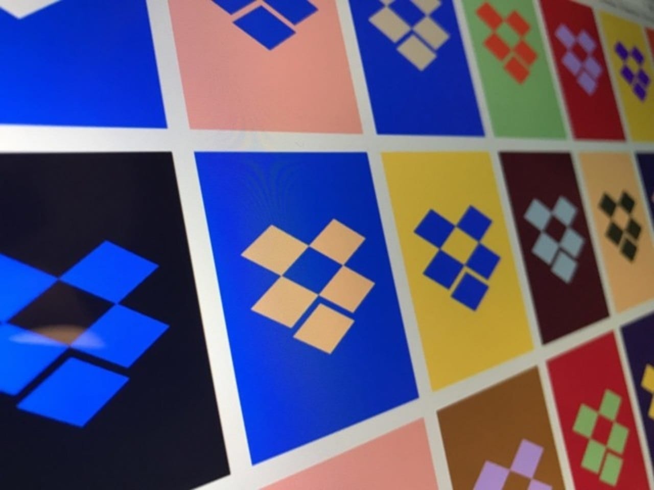 Dropbox представил новый дизайн и логотип