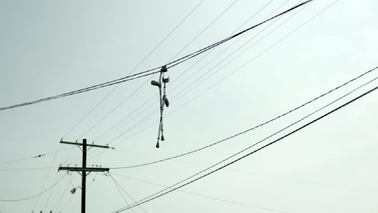 В США находят множество брошенных инвалидных колясок и костылей (ВИДЕО)