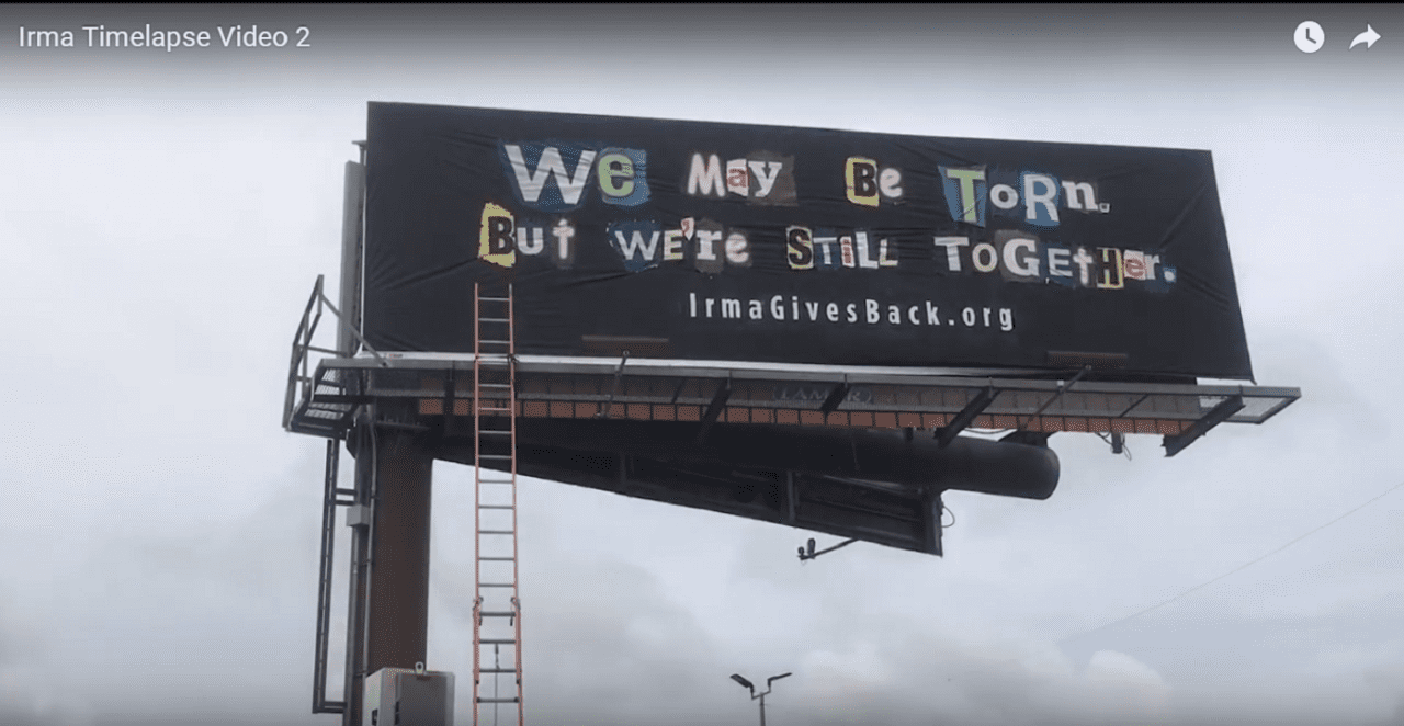 В США создали биллборд из остатков щитов, разрушенных ураганом (ВИДЕО)