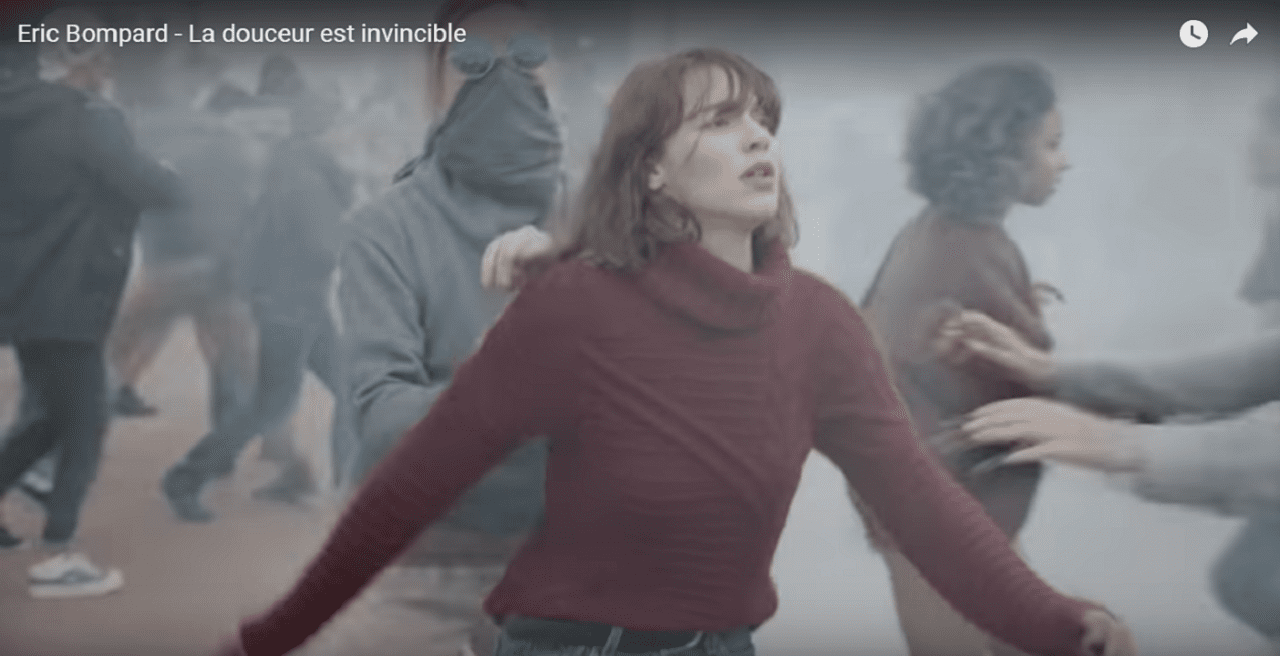 По стопам Кендалл Дженнер или Свитер идет на баррикады (ВИДЕО)