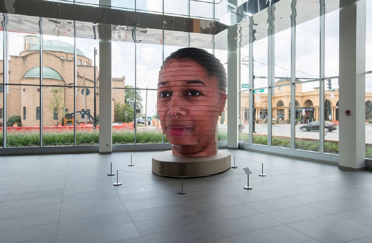 В Бостоне представили многоликую голову (ВИДЕО)