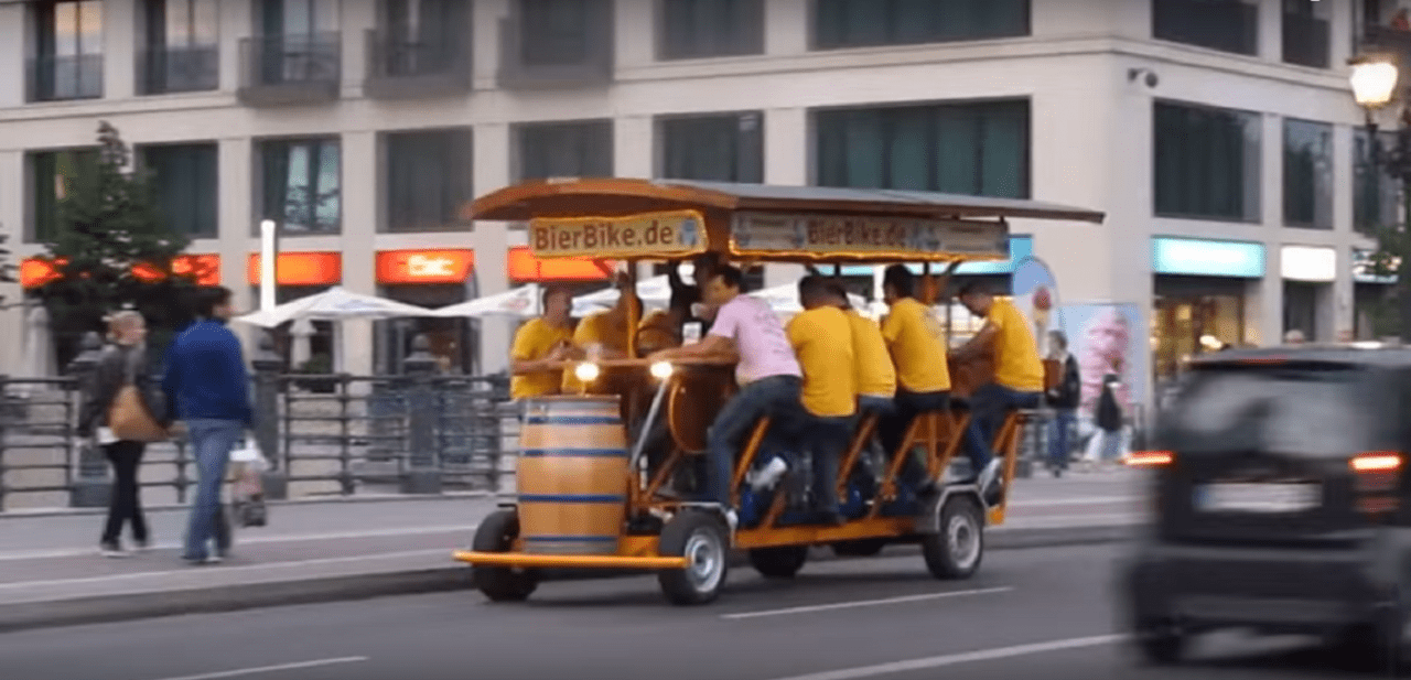 В Амстердаме запретили пивные велосипеды (ВИДЕО)