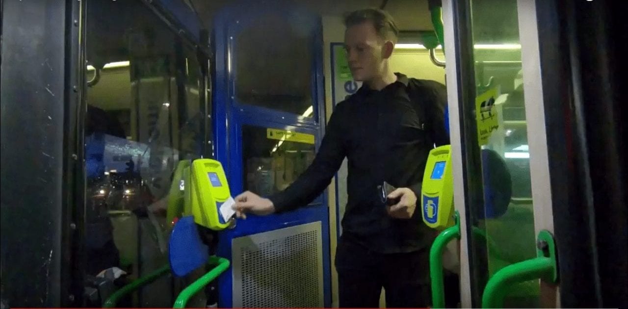 Проведи ночь на полную катушку. Как в Австралии рекламируют общественный транспорт