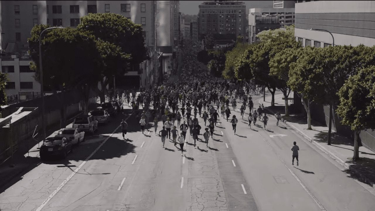 Даже если весь мир остановится – беги!!! Nike в помощь!