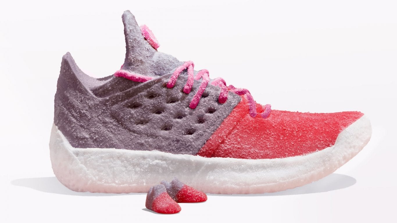 Как с удовольствием пожевать кроссовки своего кумира