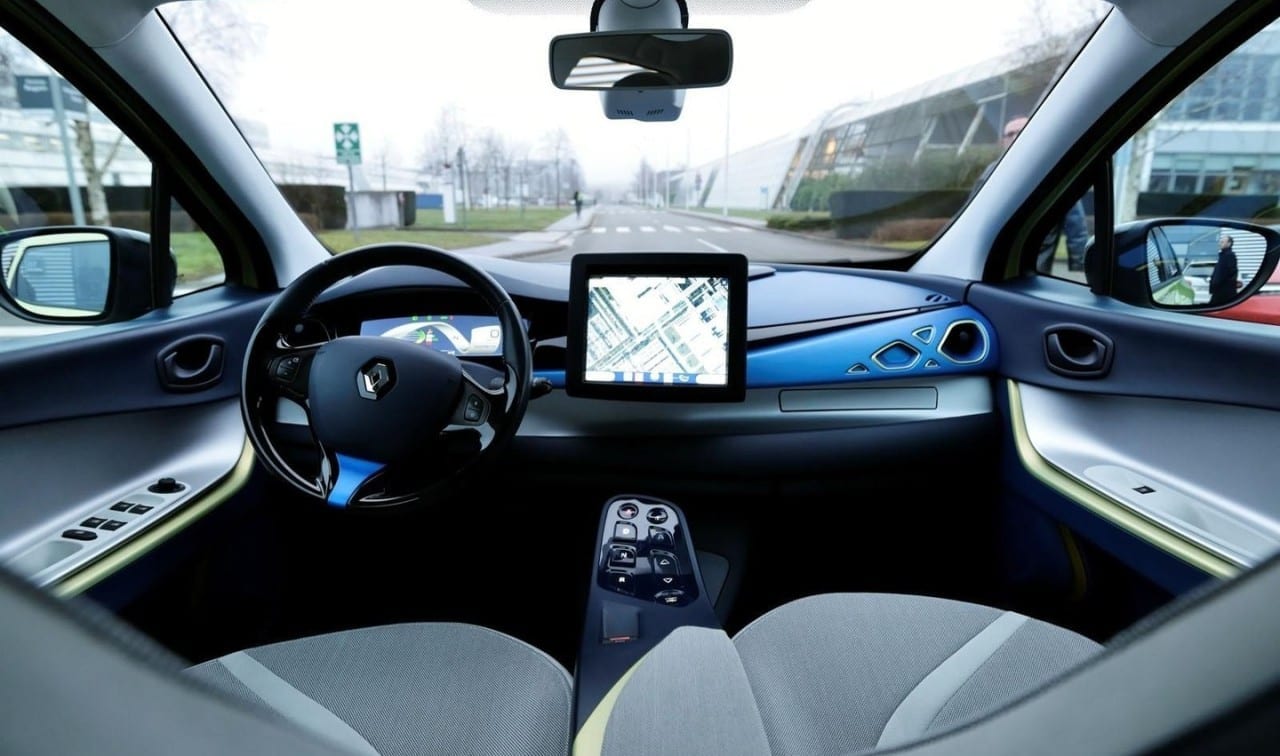 Беспилотные автомобили «заведут» беседу с пешеходами