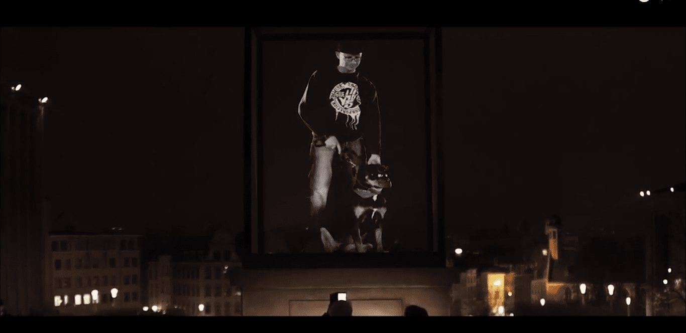 В Брюсселе горожане стали памятниками