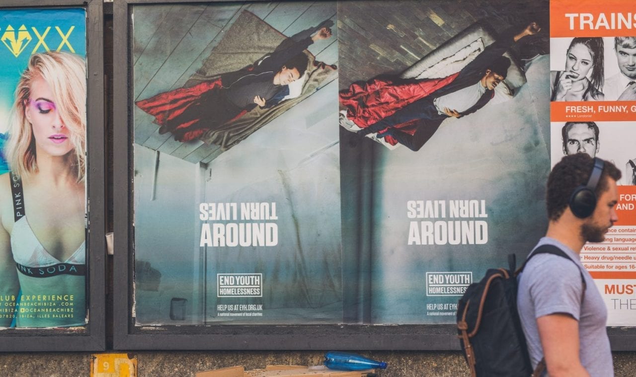 Переверни фото: британских бездомных превратили в супергероев