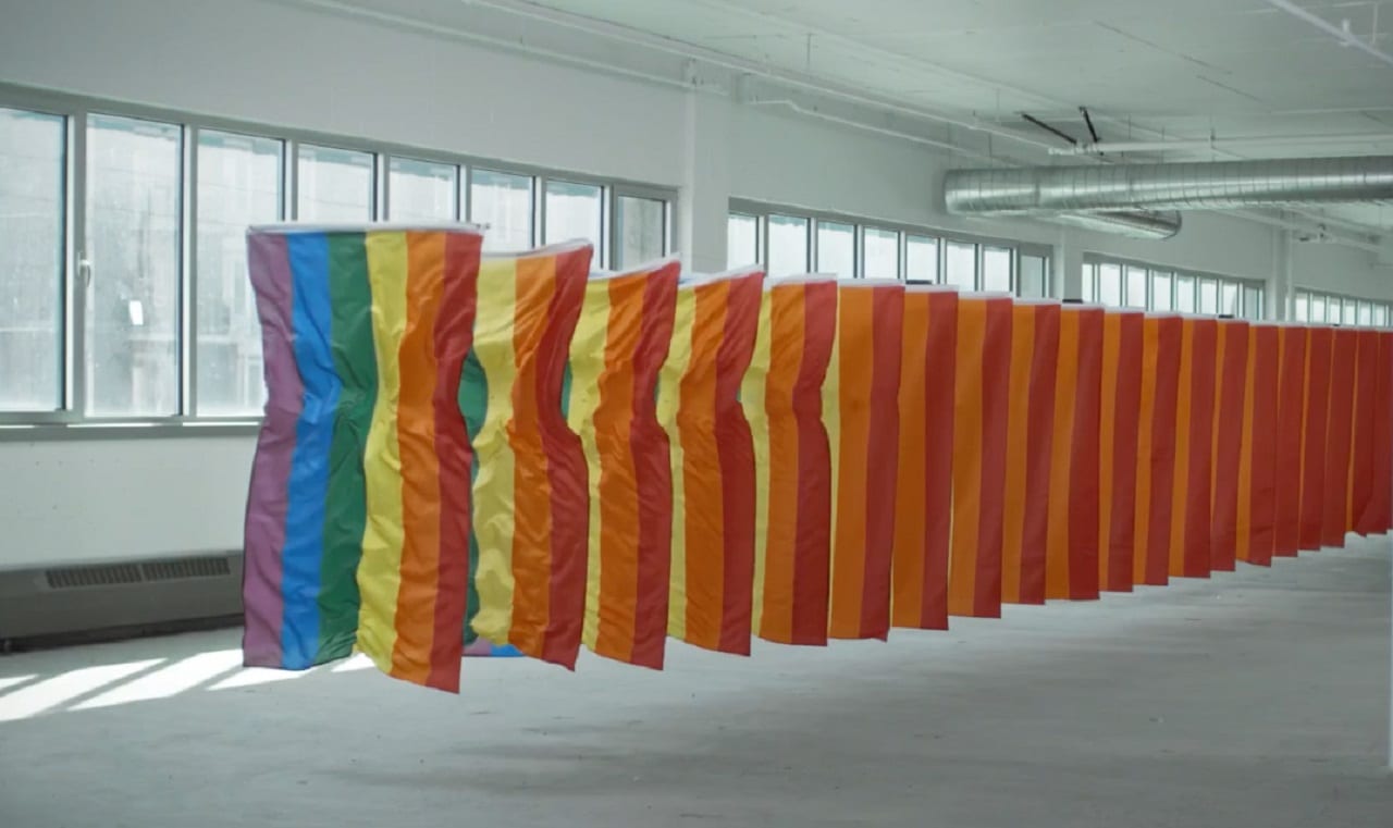 Как радужный флаг останавливает пулю