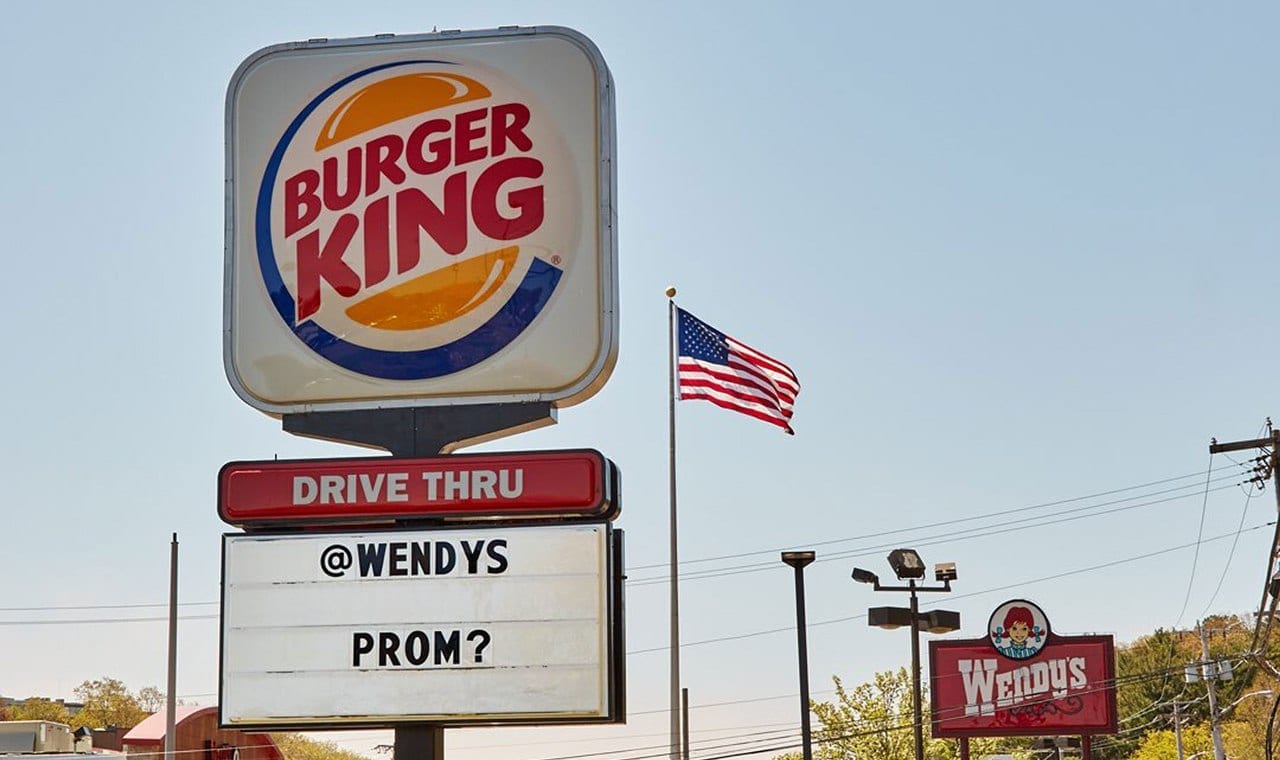 Burger King пригласил конкурента на школьный выпускной