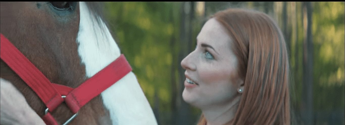 Эйприл и Дикси. Бренд Purina создал трогательную историю дружбы человека и лошади