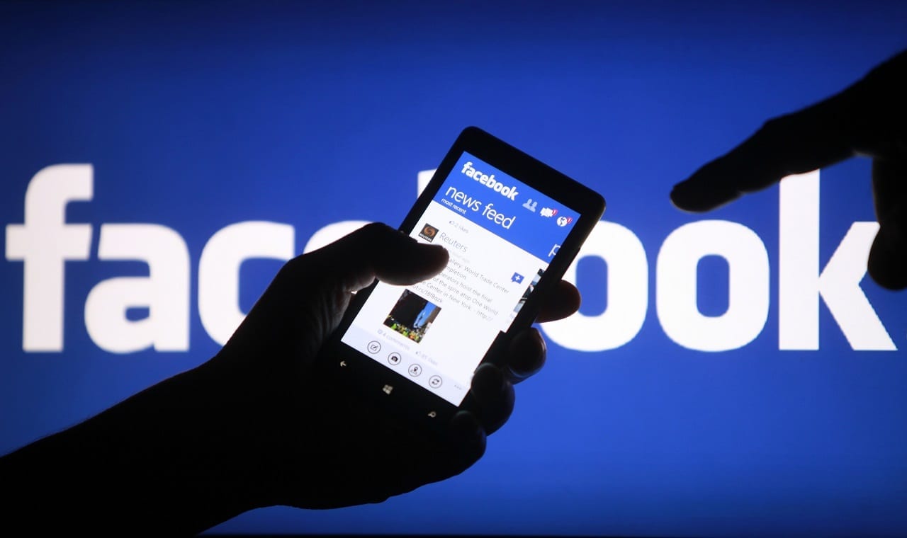 Facebook начинает тестировать AR-рекламу в новостной ленте
