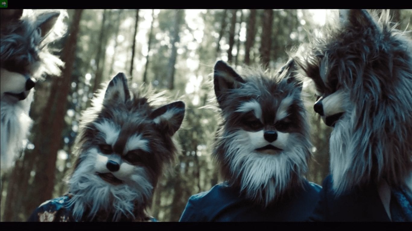 Adia формирует команду волков, чтобы одолеть трех поросят