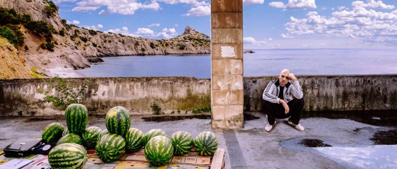 Назад в 90-е: в Киеве проходит выставка «Быстрорастворимое время»