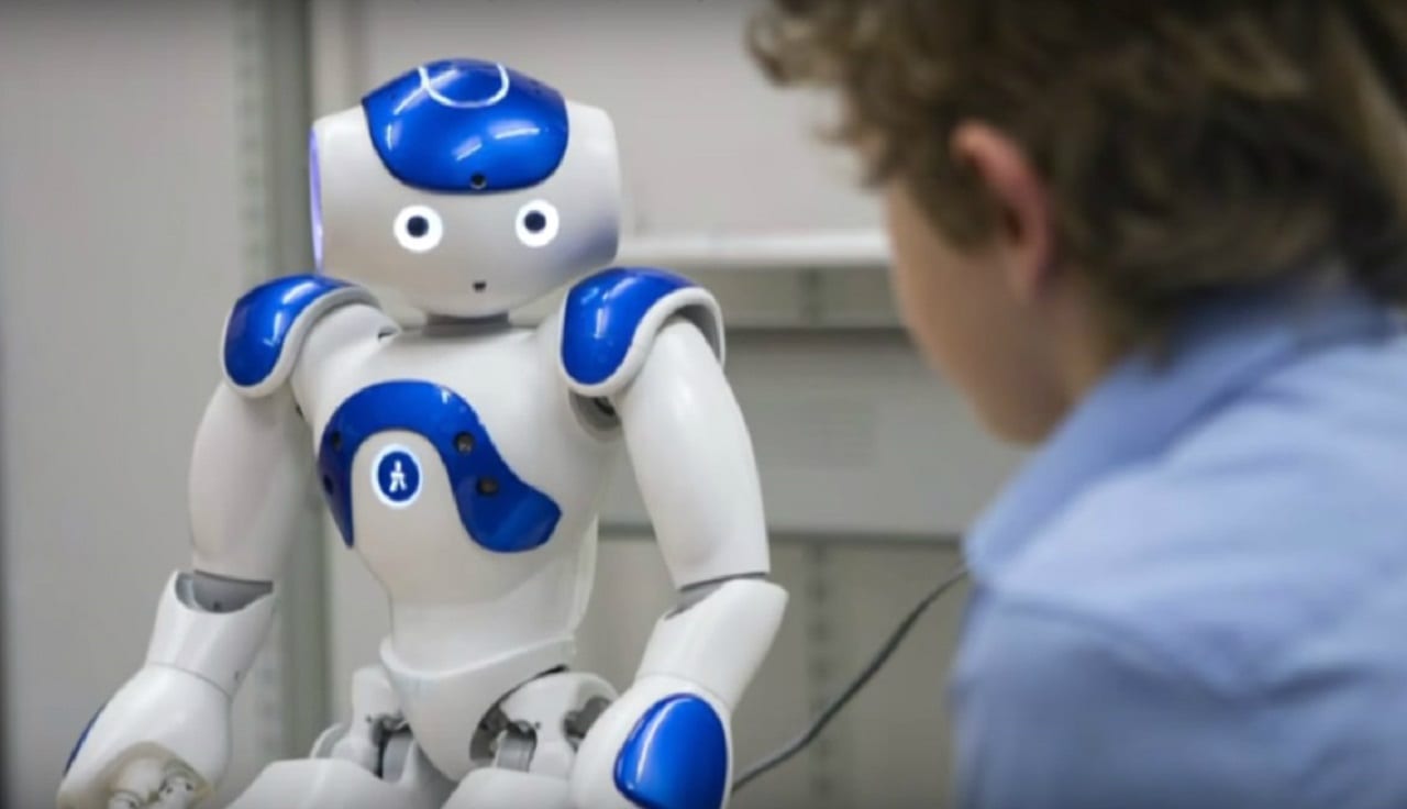 Как дети могут легко поддаться социальному давлению роботов