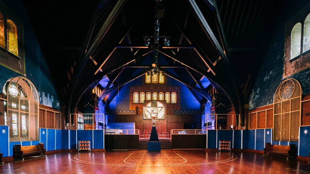 Nike превратила церковь 19 века в баскетбольный комплекс