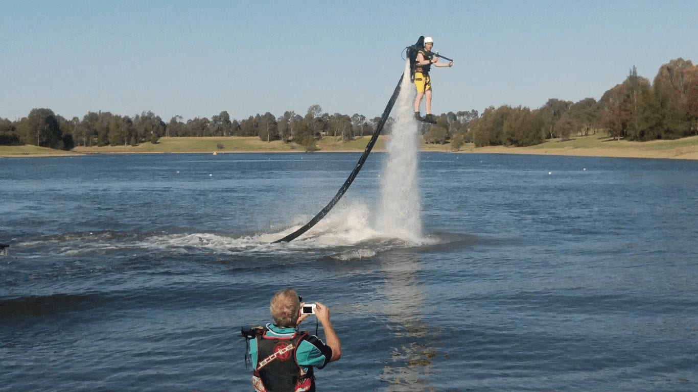 В продажу поступили реактивные ранцы: плюсы и минусы новинки (видео)