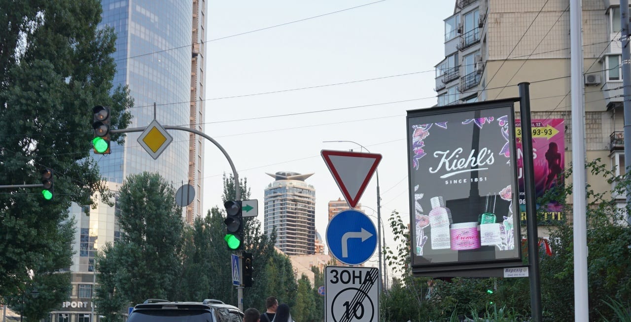 «Перехид Аутдор» представил цифровой LED ситилайт