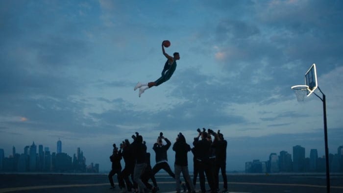 В Киеве сняли рекламу с футболистом Килианом Мбаппе