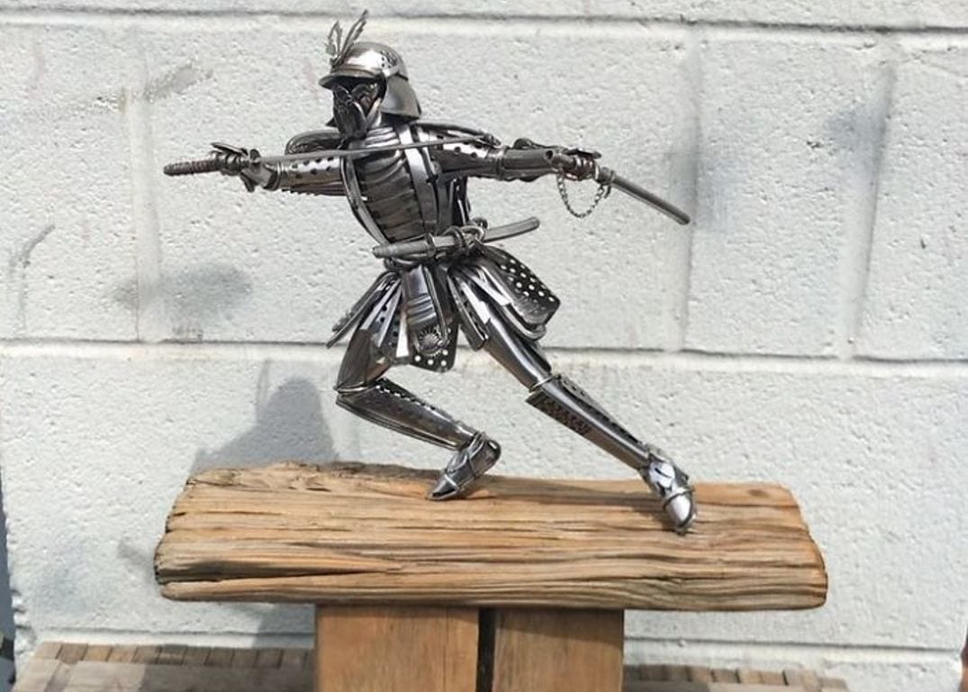 Американский художник создает скульптуры из старых столовых приборов