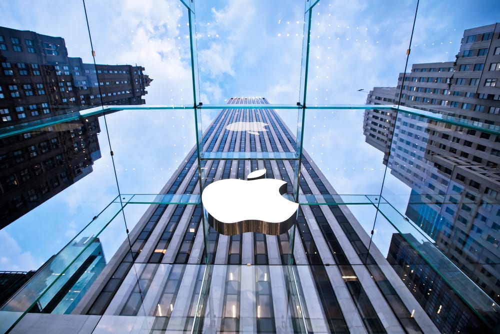 Apple представила новый MacBook Air и iPad без разъема Lightning