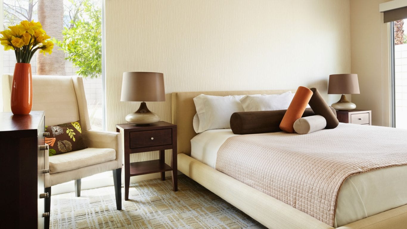 Кияни розробили бота, який відстежує ціни в готелях