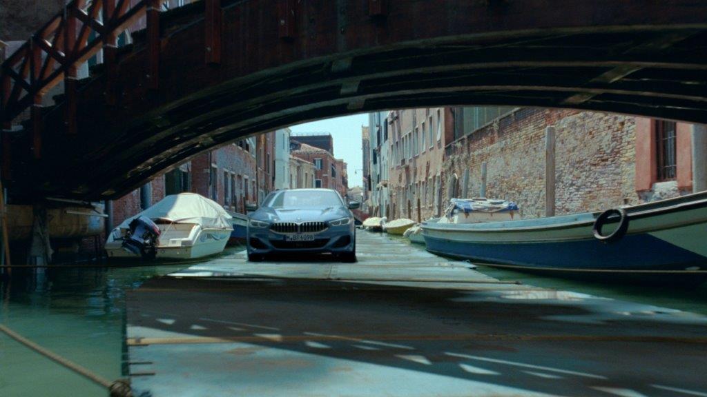Сенсационный дрифт BMW THE 8 каналами Венеции в новой кампании от Serviceplan