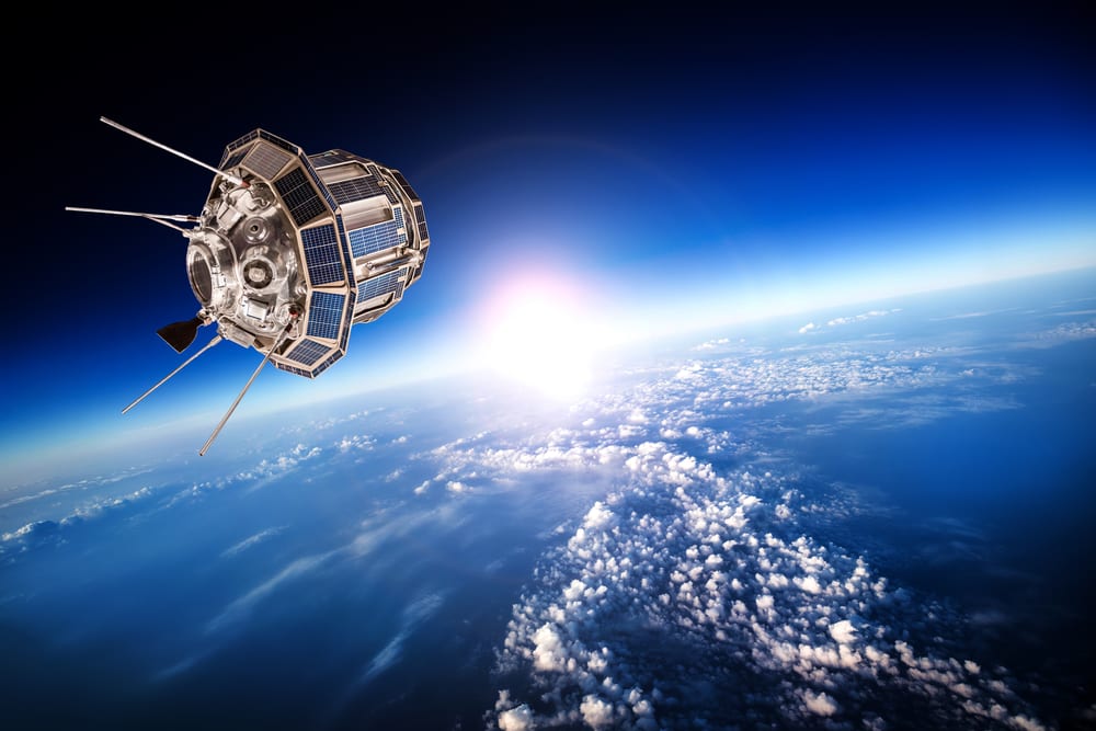 SpaceX разрешили вывести на орбиту 11927 интернет-спутников