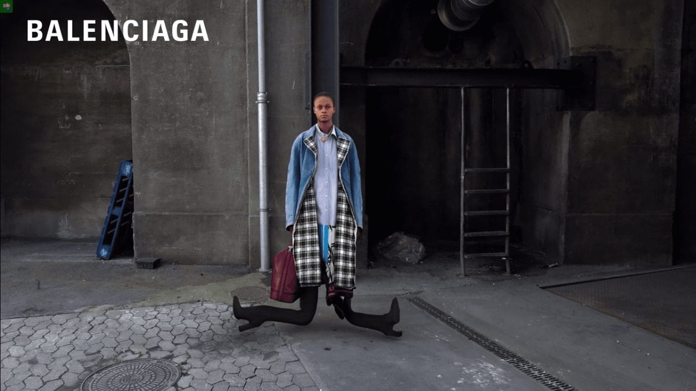 Balenciaga скрутила 3D-моделей в инновационном лукбуке