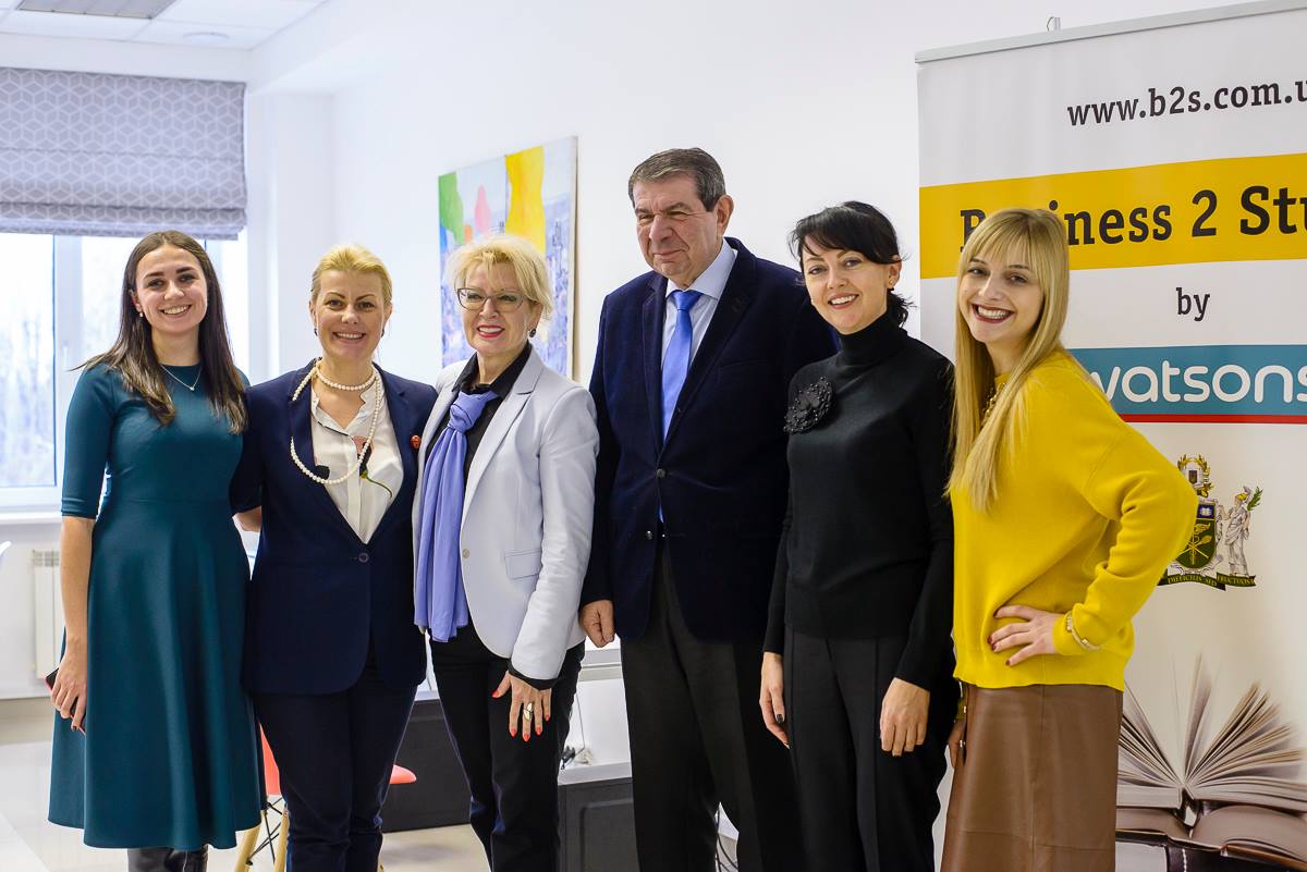 Более 300 студентов окунулись в бизнес-среду в проекте B2S by Watsons